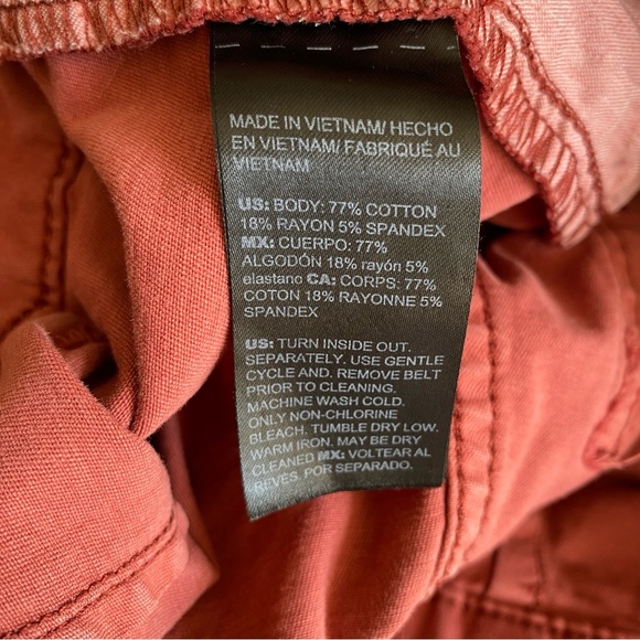 WHBM The Straight Crop Pant - Picture 12 of 13